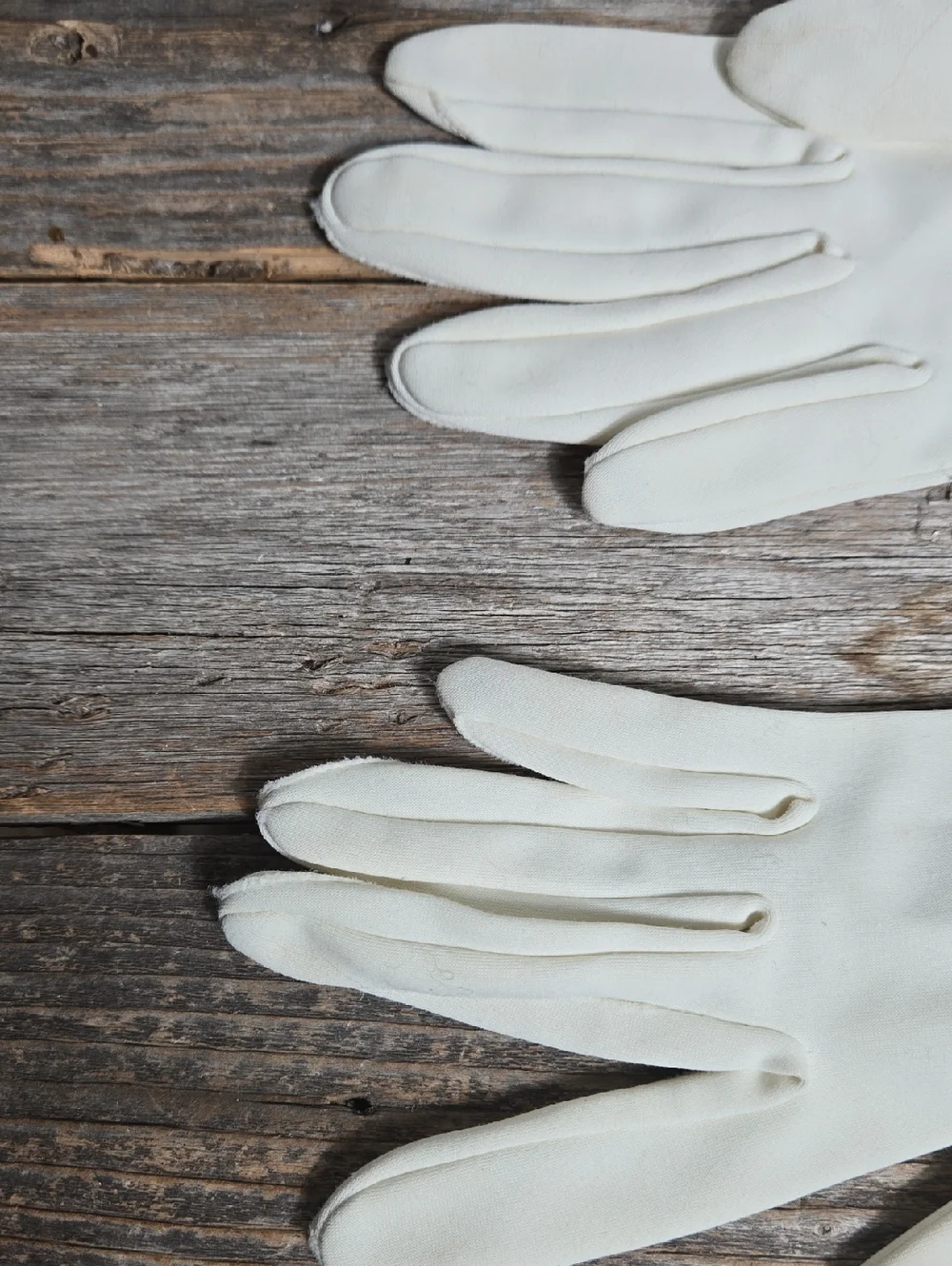 Vintahe Long Ivory Opera Gloves with Pearl Button Detail